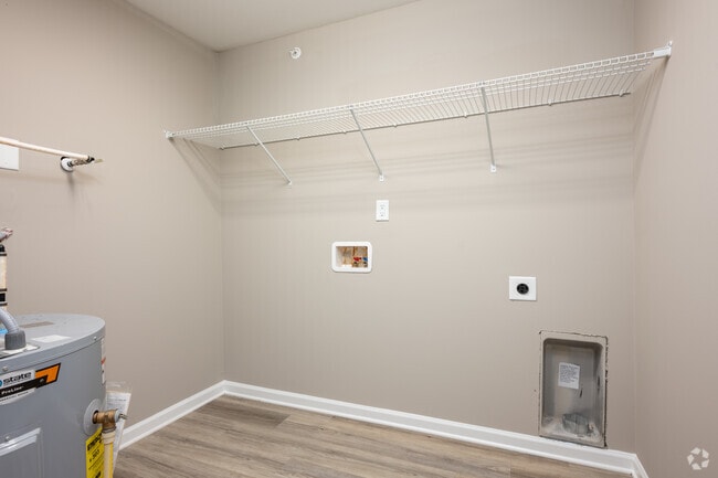 1BR, 1BA - 1,085SF - Laundry Room
