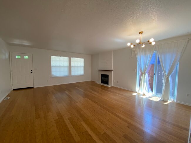 open living/dining area - 5023 Northeast 11th Avenue