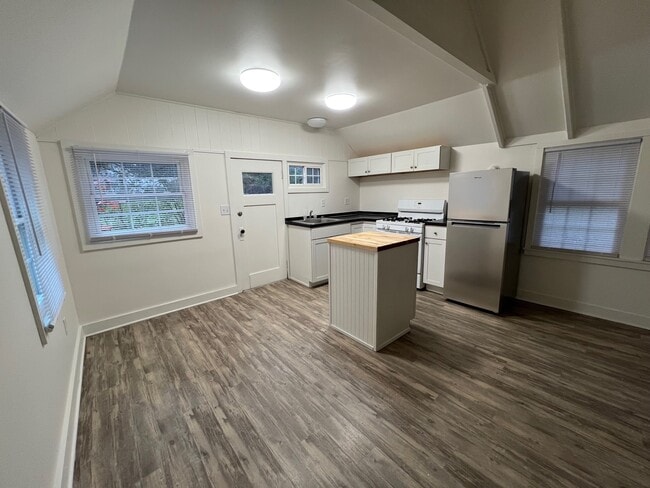 Photo - 826 Dryden Rd Unit #4