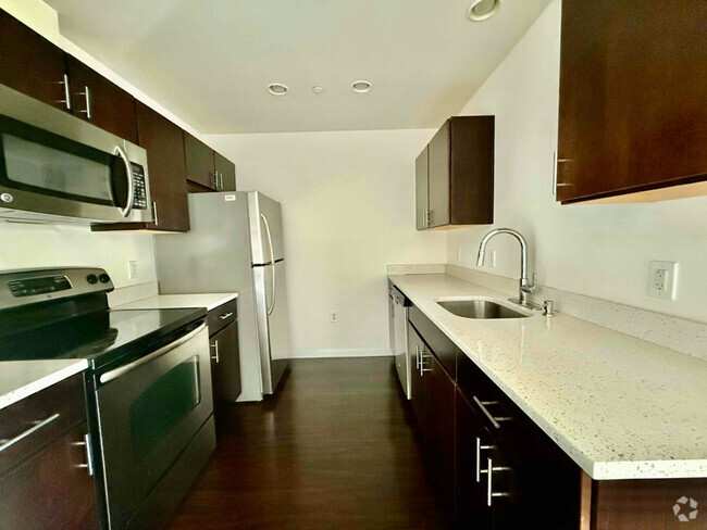 Building Photo - 67 Lake St Rental