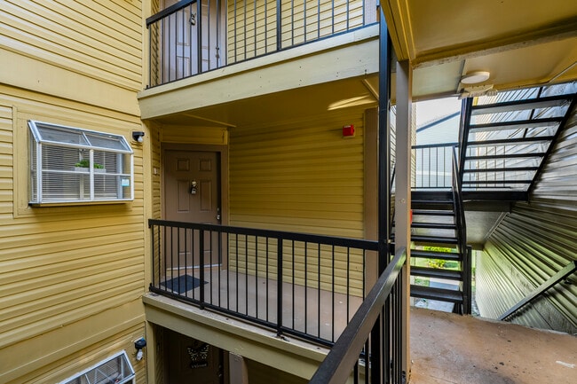 1908 Lake Atriums Cir