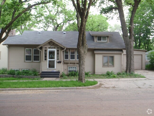 Building Photo - Updated Unique Charming Home! Next to Augu...