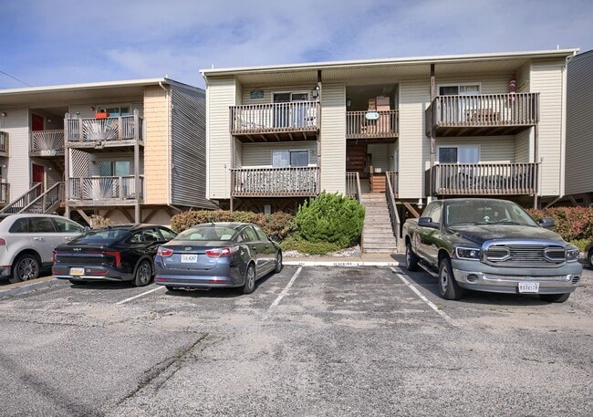 Building Photo - Call Sabrina at 757-767-0767 to schedule a tour!