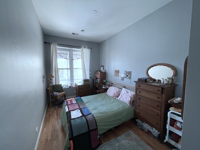 Bedroom 1 - 1502 W 18th St Unit 2R