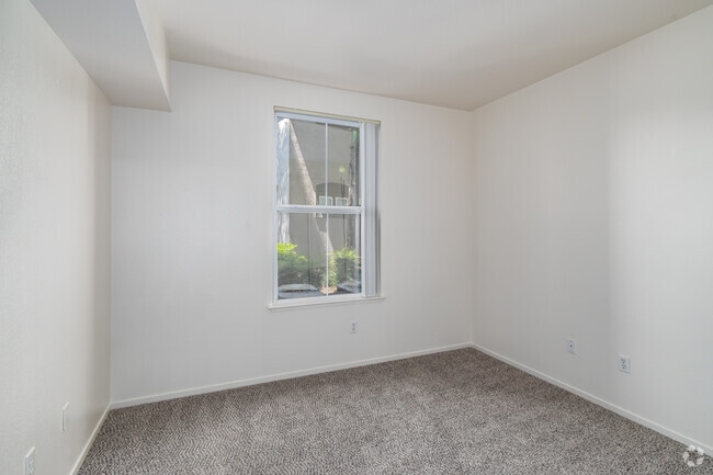 1BR, 1BA - 720SF - Bedroom - Crocker Oaks Apartments