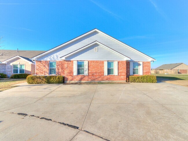 Photo - Mountaineer Investments - Leeds Lane Duplex Unit 2515 Leeds Lane