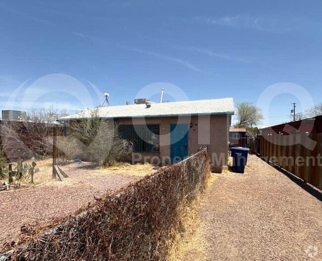 Building Photo - 59 S Melrose Ave Rental