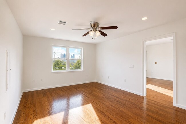 Photo - 135 38th St Unit 404