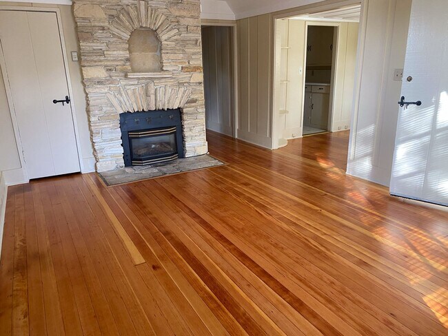 Photo - Charming Carmel Comstock Cottage