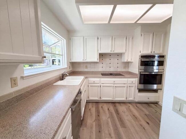 Photo - 5901 Small Hill Ct