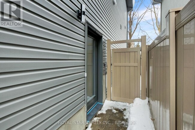 Photo - 547 Mutual St