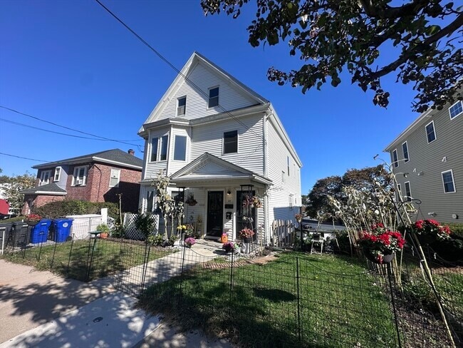 Building Photo - 27 Prescott Ave Unit 2