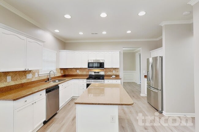 Photo - 1002 Hollingdale Ct