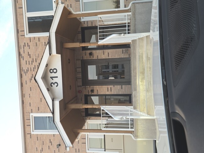 Building Photo - 318 W Ogden Ave