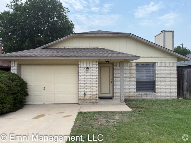 Building Photo - 2304 Silverhill Dr Rental