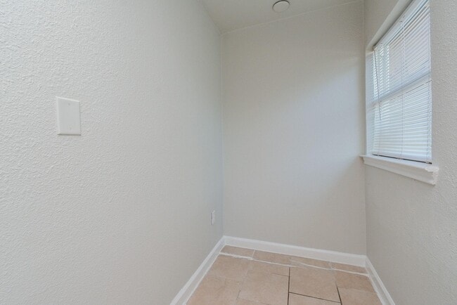 Photo - 2118 Thonig Rd