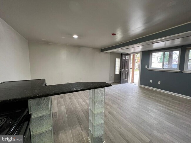 Photo - 515 W Girard Ave Unit 1R