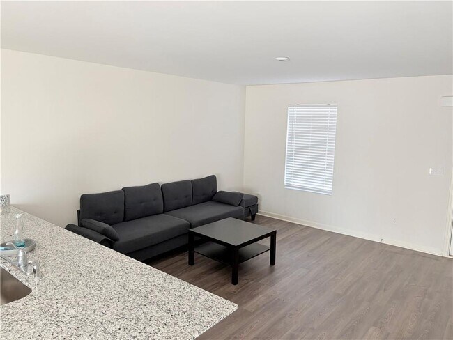 Photo - 633 Tudor St