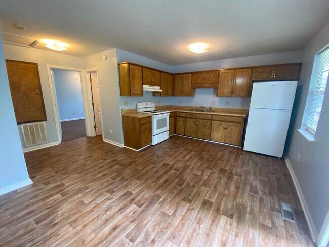 Photo - 146 College St SW