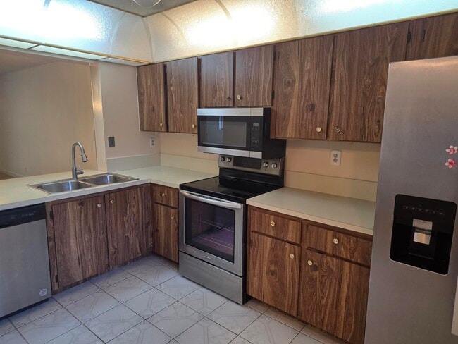 Building Photo - 170 SE 7th St Unit 301