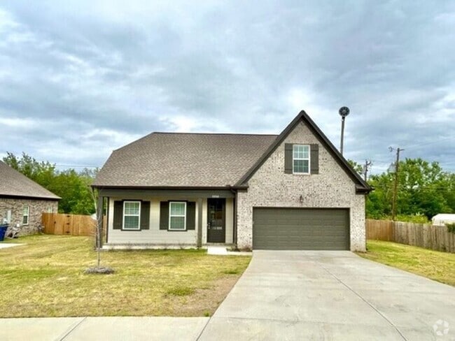 Building Photo - Now Leasing a4 Bedroom 2.5 Bath Home In Ol...