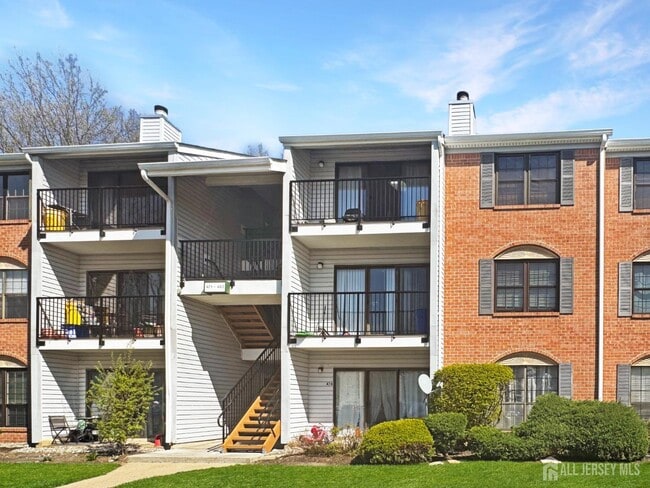 Building Photo - 481 Danbury Ln