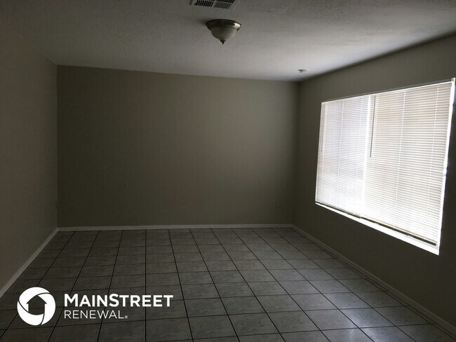 Photo - 1819 N 47th Dr