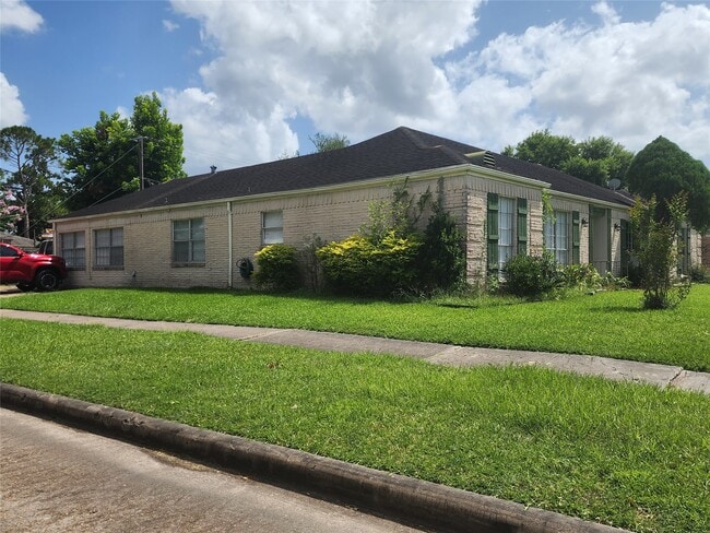 Photo - 7903 Sharpview Dr