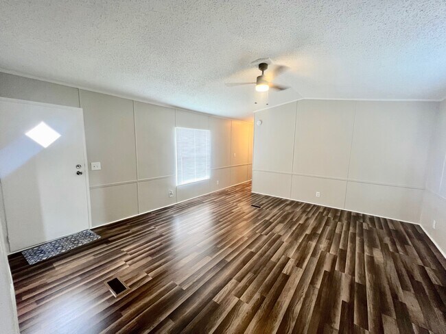 Photo - 1617 Bradley Ln