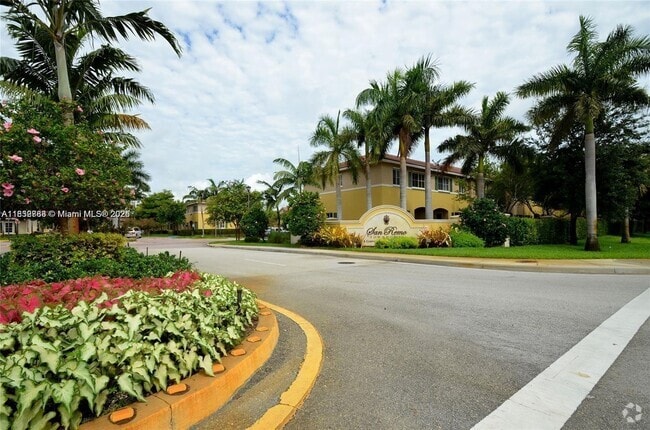 Building Photo - 6055 SW 19th Ct Unit 6055 Rental