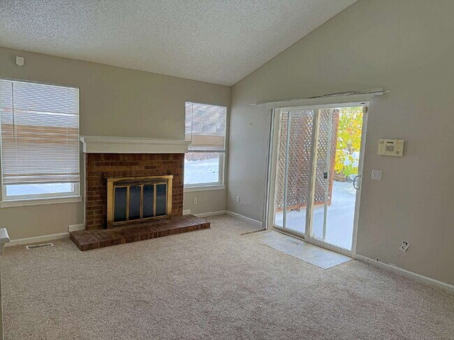 Wonderful 4 Bedroom Ranch in Lexington East and Minutes to Buckley SFB