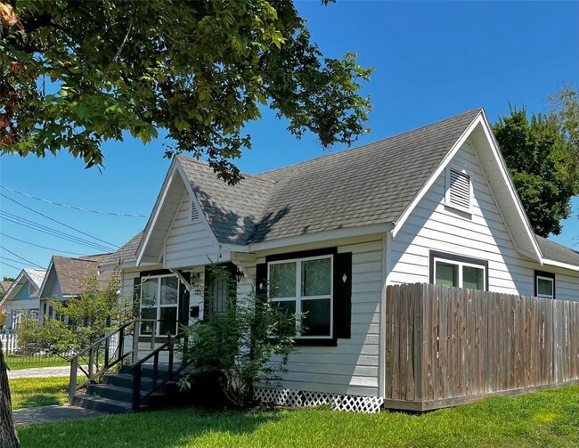 Photo - 104 N Eastwood St