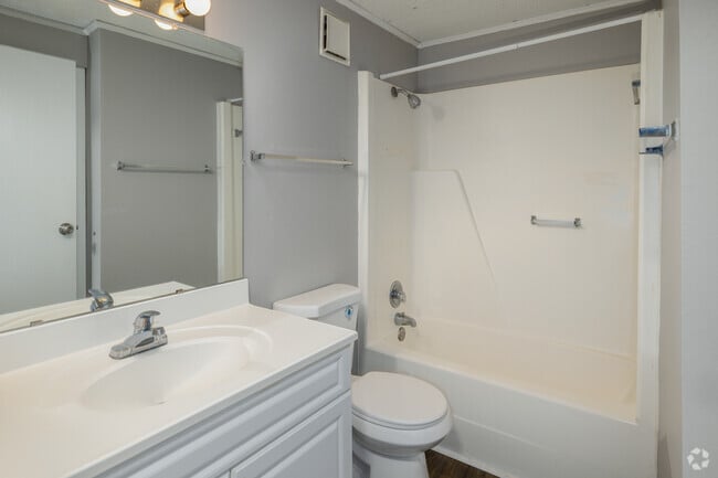 1BR, 1BA -576SF-Bathroom