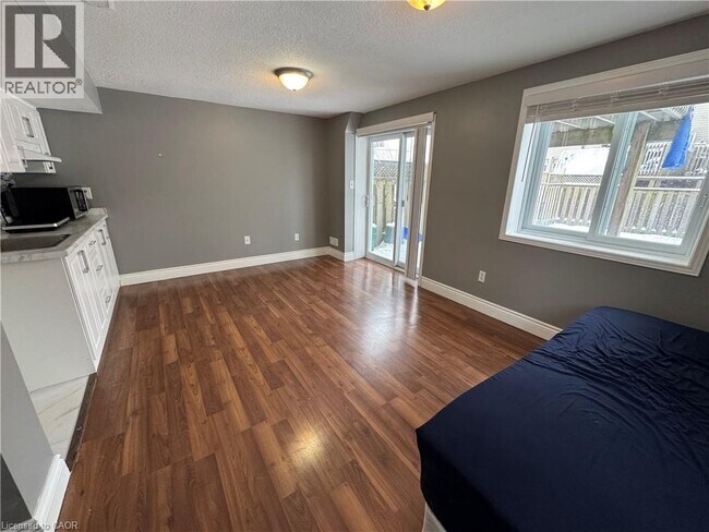 Photo - 211 Snowdrop Crescent