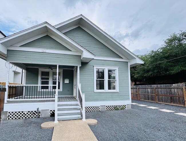 Building Photo - 1345 Nashua St