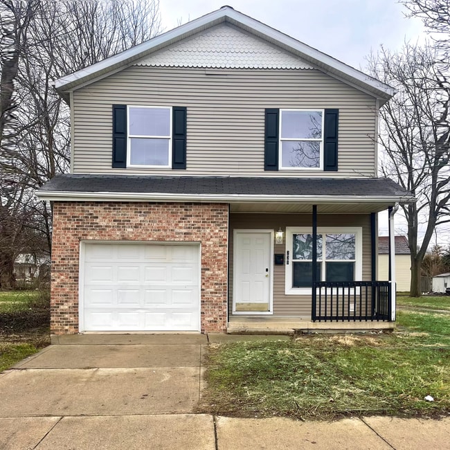 Building Photo - For Rent: 4-bedroom 2-bathroom single family home! Available February