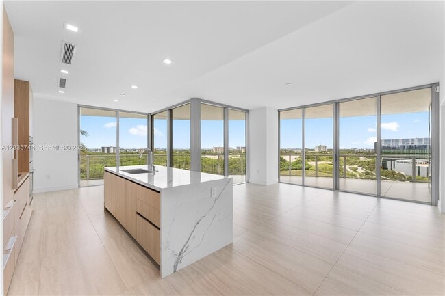 Building Photo - 2411 Laguna Cir Unit 705