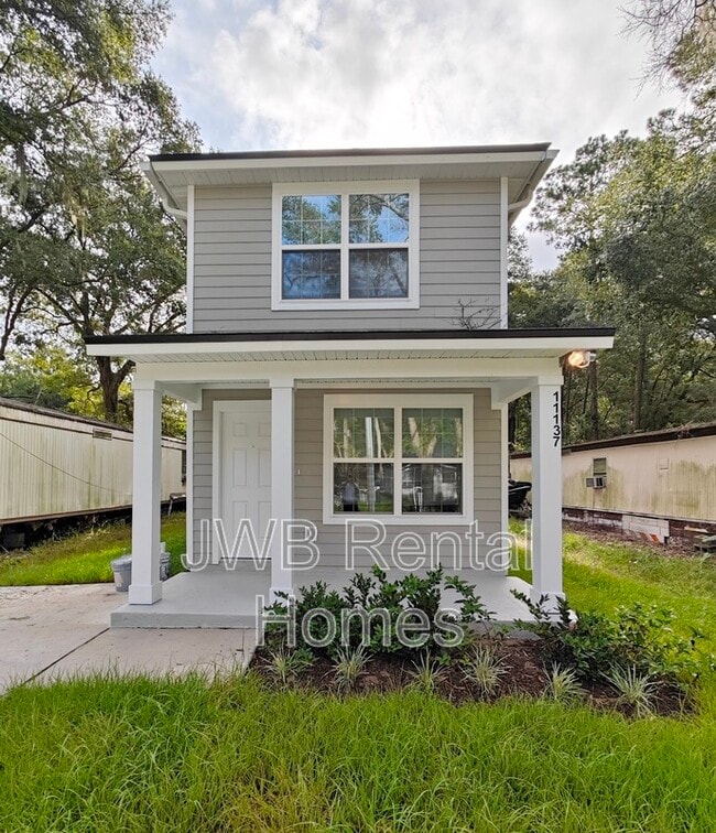 Photo - 11137 Pine St