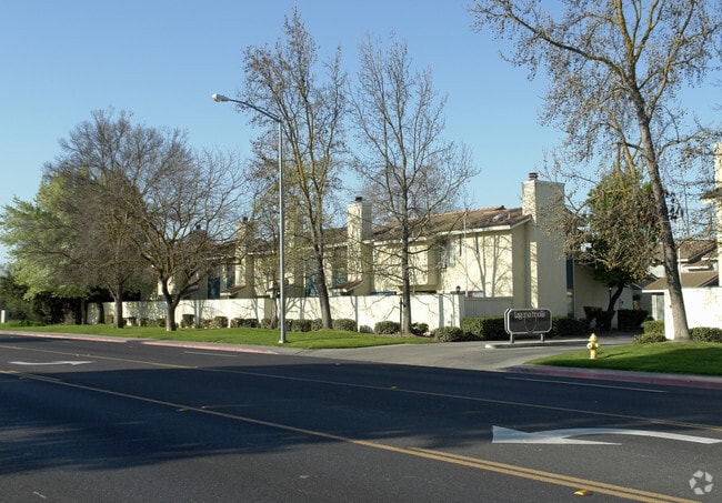 Photo - Laguna Knolls