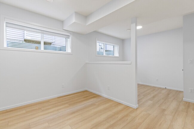 Photo - 12327-12107 107 St NW