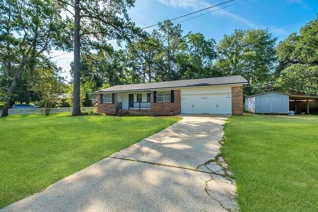 Photo - 1825 Sherwood Dr