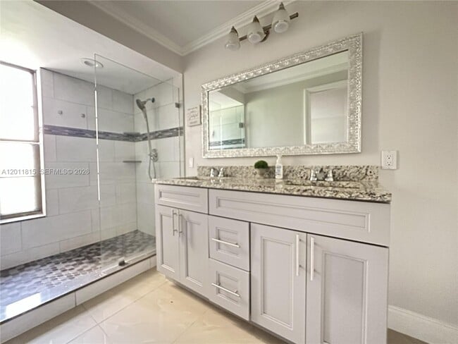 Photo - 9370 SW 8th St Unidad 107