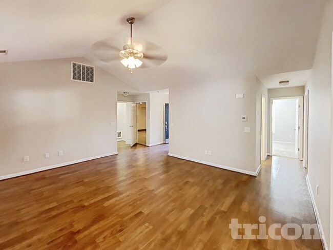 Photo - 5121 Benjamin Ct