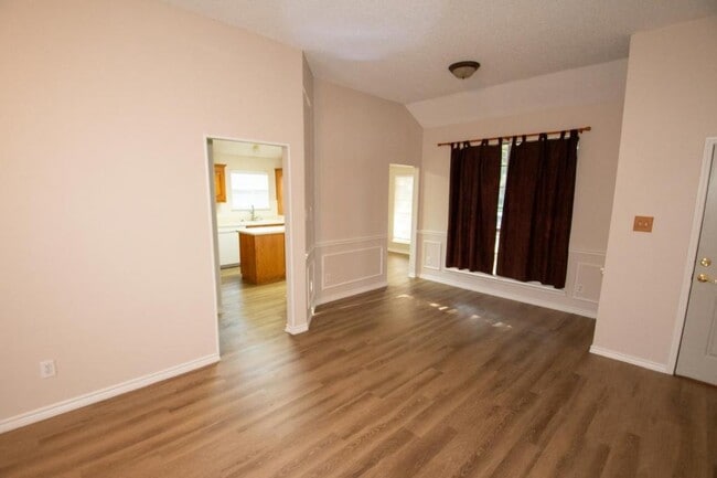 Photo - 1902 Thornhill Way