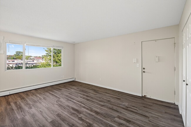 Photo - Rosco Apts- 2710 Unit 303