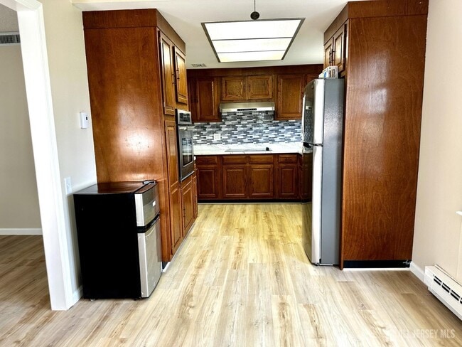 Photo - 242 Marblehead Ln Unit B