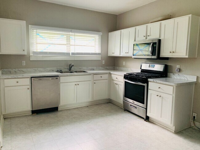 Photo - 109 Royal Ave Unidad 109L