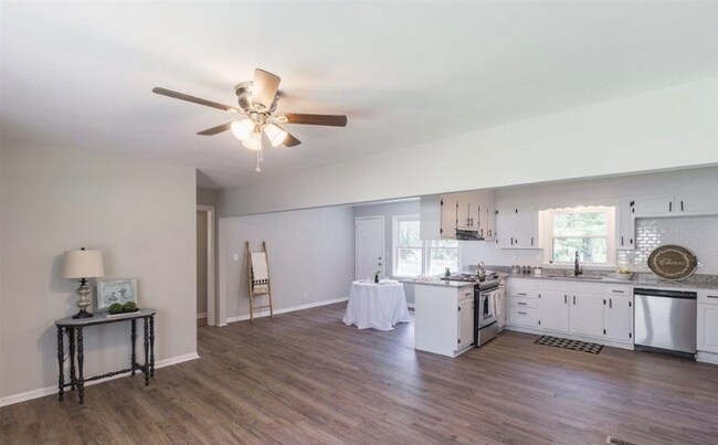 Photo - 4609 Bluehaven Dr NW