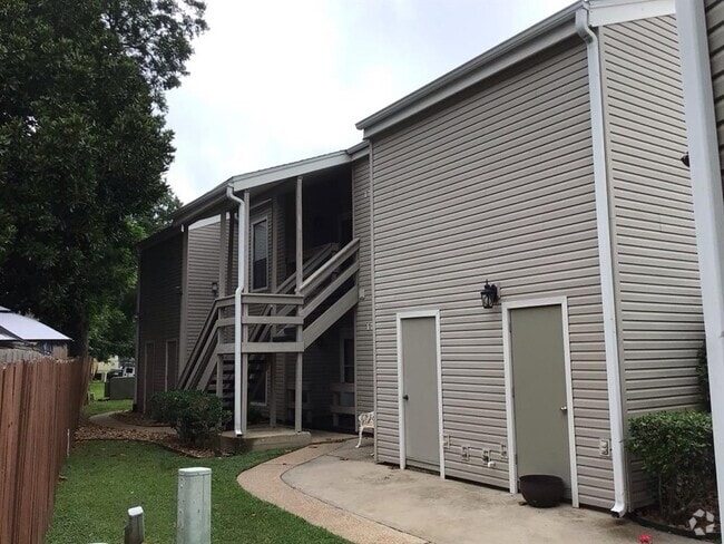 Building Photo - 176 April Point Dr N Rental