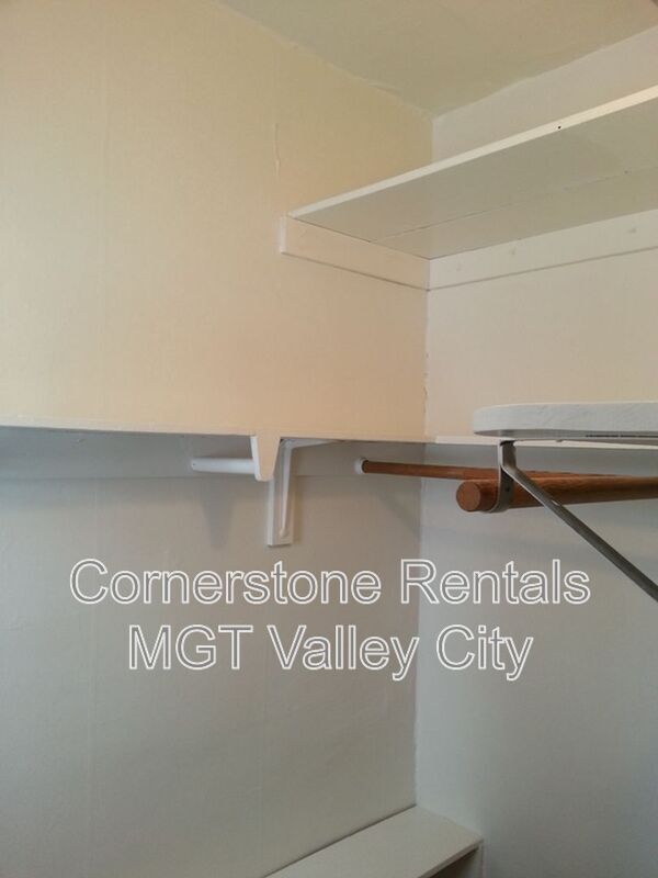 Photo - 309 College St SE